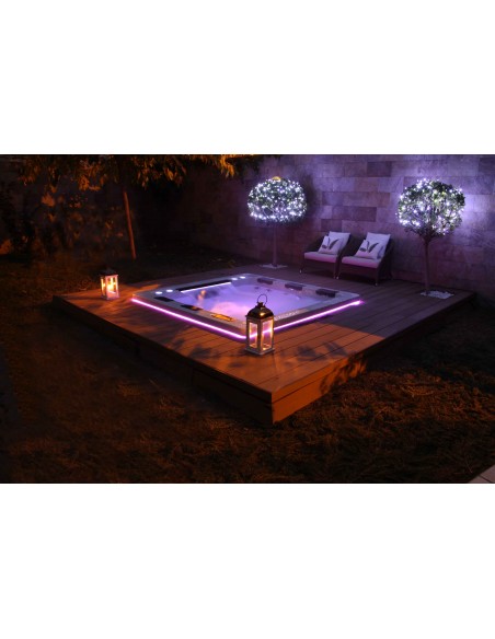 Spa modelo Grippa con luces led, instalado en jardin